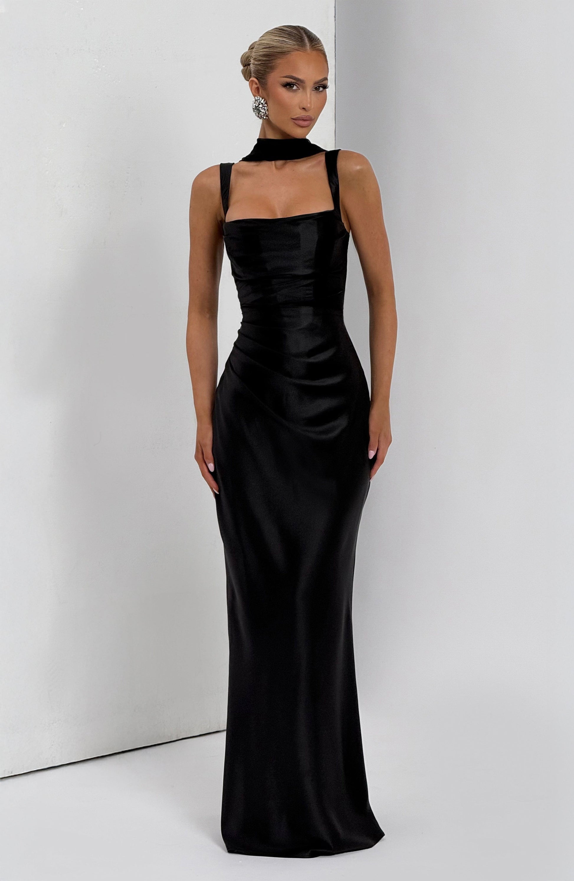 Calanthe Maxi Dress - Black Dress Fardora Premium Exclusive Design