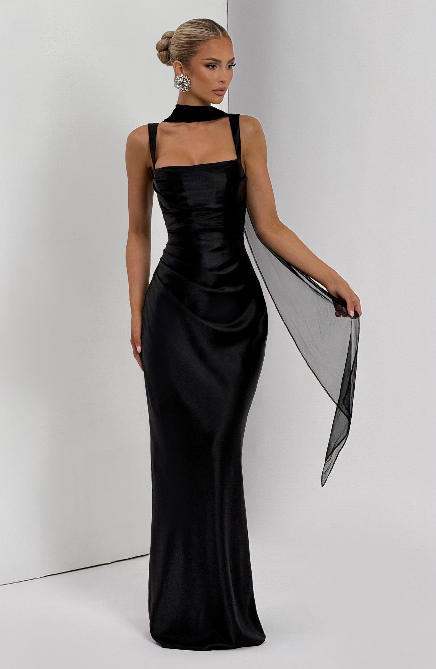 Calanthe Maxi Dress - Black Dress Fardora Premium Exclusive Design