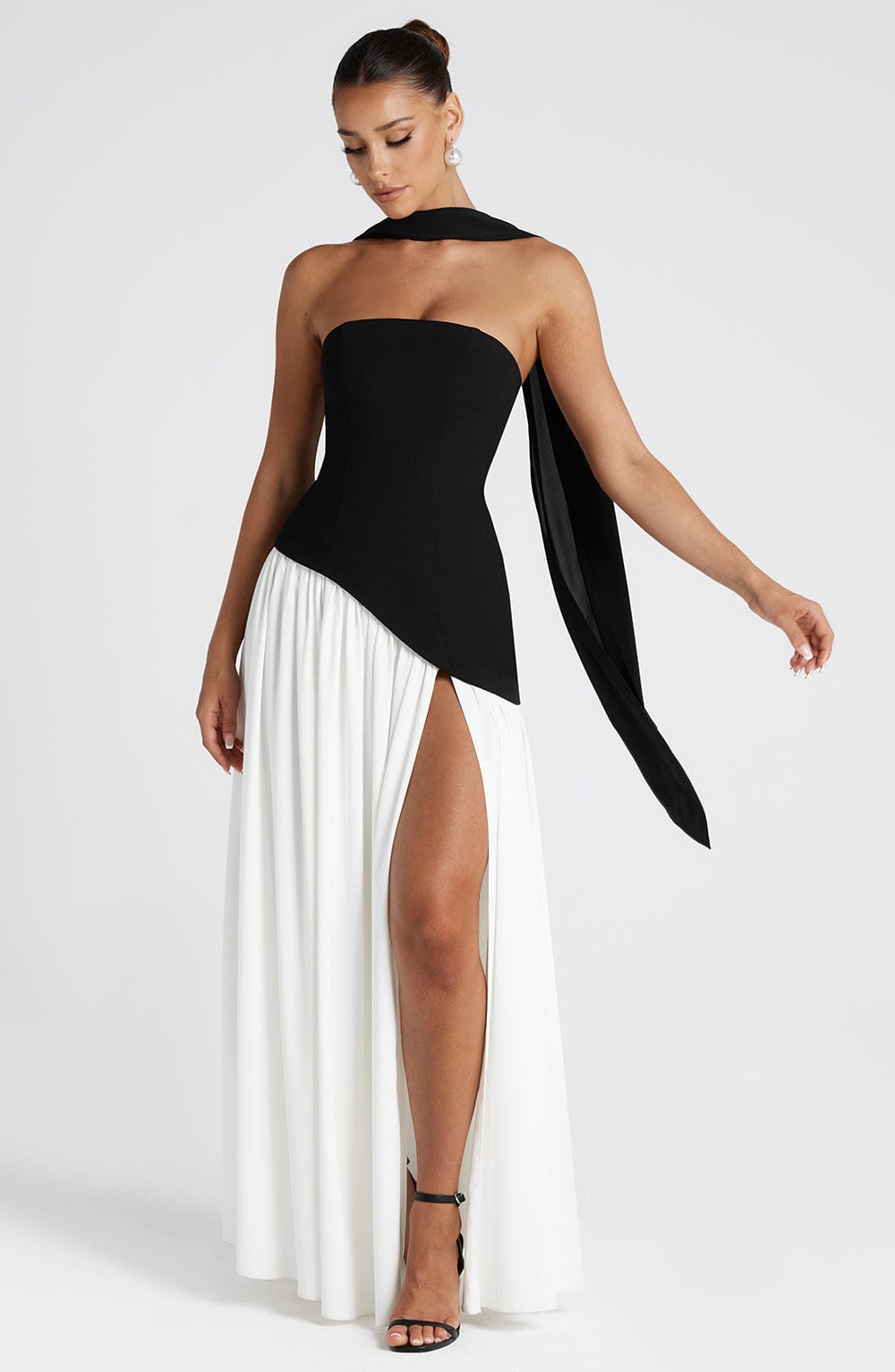 Maliyah Maxi Dress - Black/White Dress Fardora Premium Exclusive Design