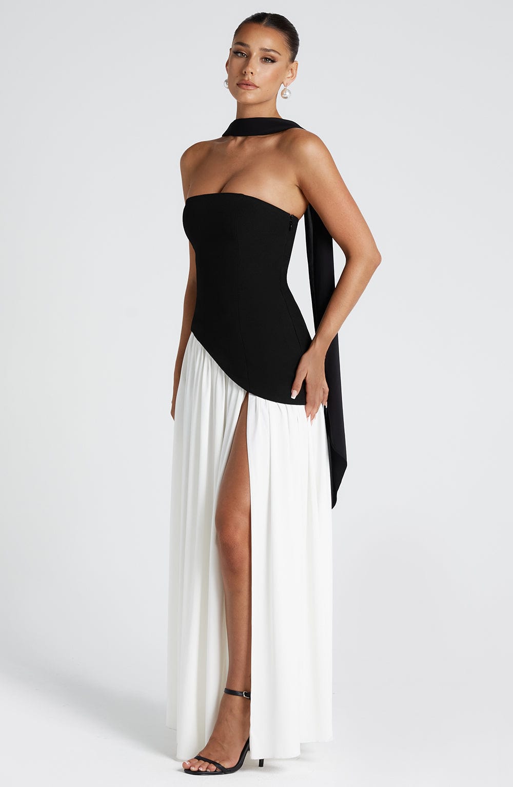 Maliyah Maxi Dress - Black/White Dress Fardora Premium Exclusive Design