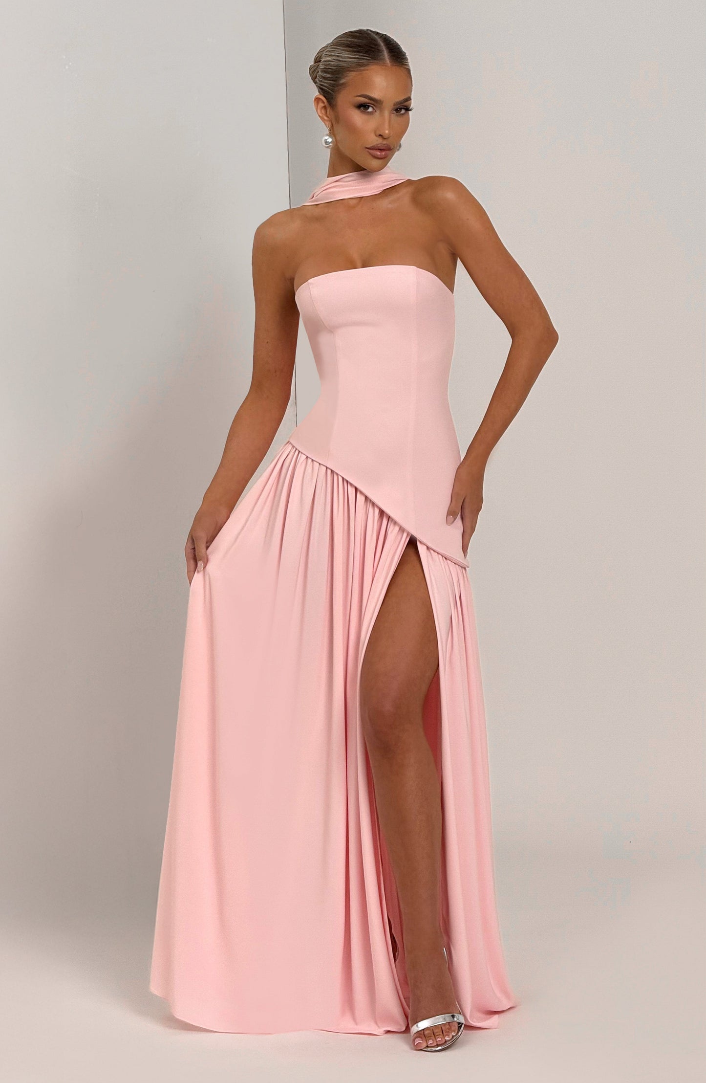 Maliyah Maxi Dress - Blush Dress Fardora Premium Exclusive Design